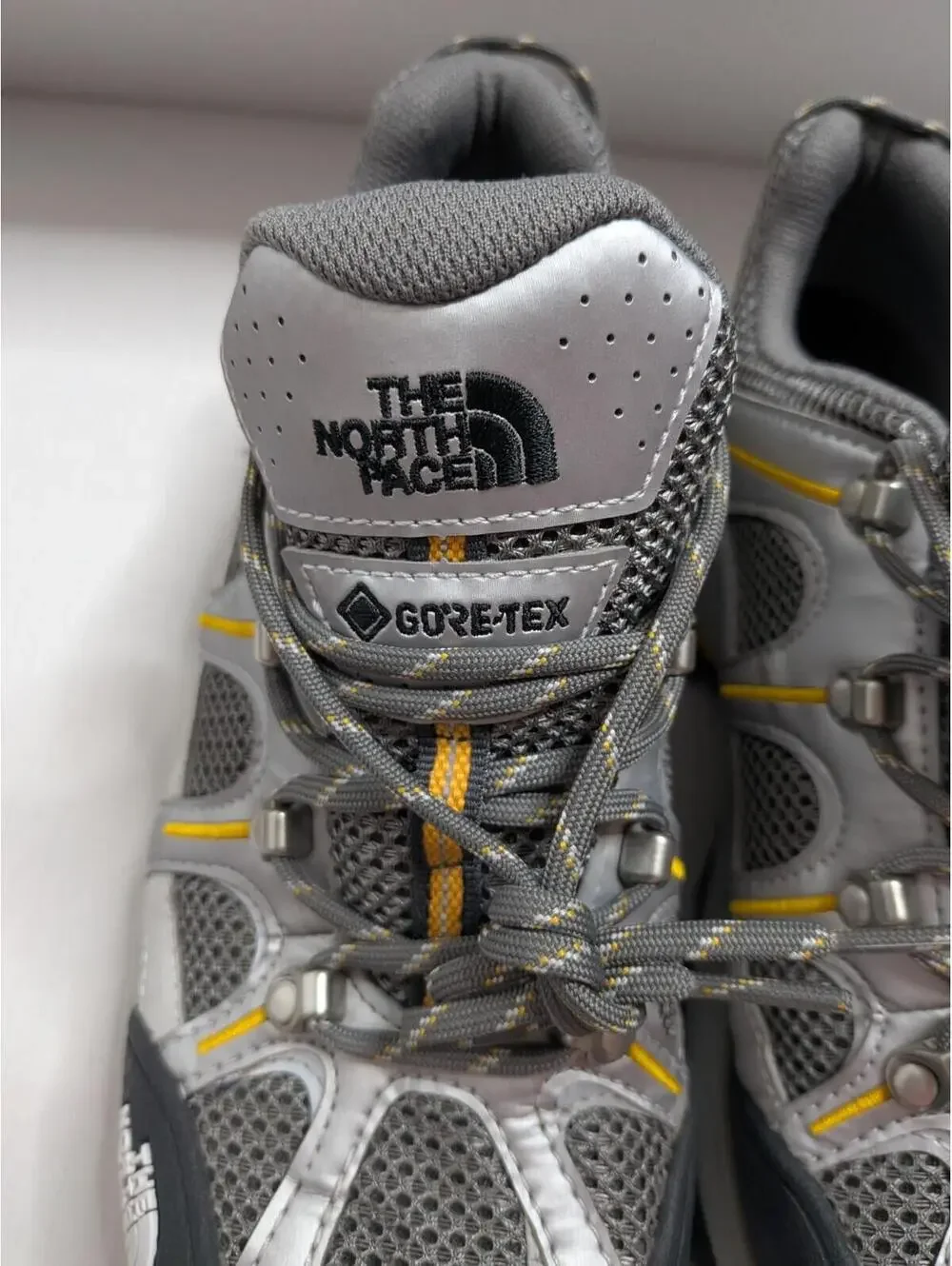 The North Face Hedgehog '06 RVST GORE-TEX Summit Gold Metallic Silver Mens 9